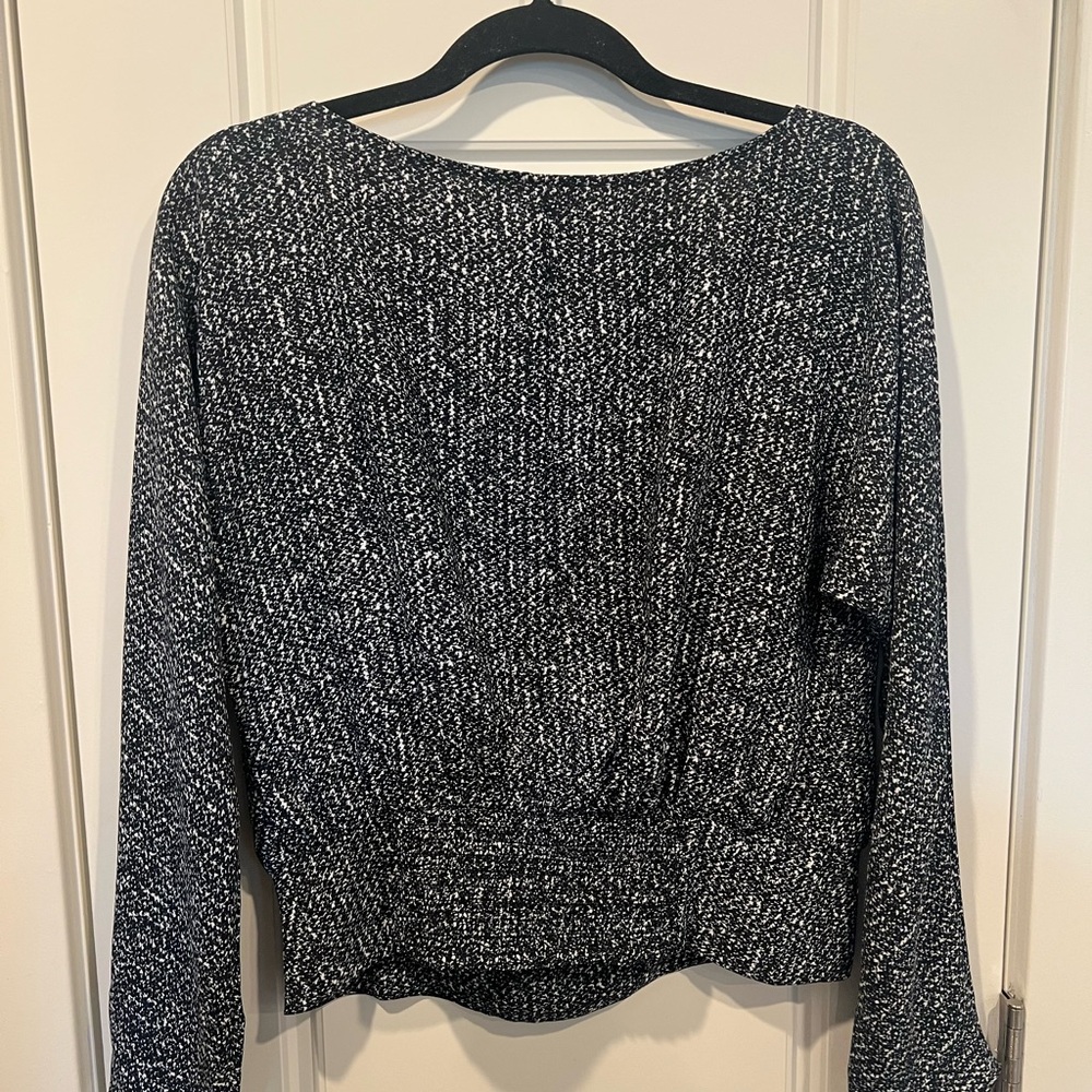 Express Monochrome Patterned Top - Picture 4 of 4
